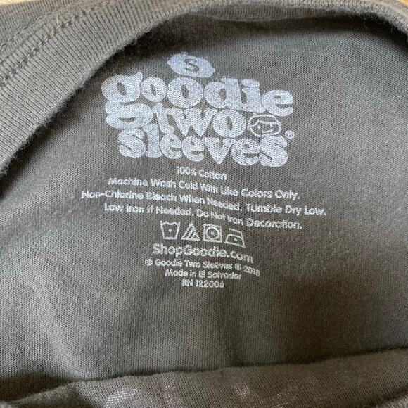 Goodie Two Sleeves Hangry Hippo Tee Graphic Humor Gray Women’s Size Small - Picture 4 of 6